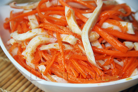 морковка с кальмаром по-корейски, рецепт с фото.