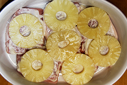 Свинина с ананасом в духовке, рецепт