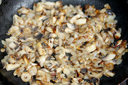 рецепт грибного соуса из шампиньонов со сливками