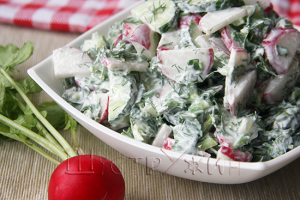 Весенний салат с редиской и огурцами, рецепт.