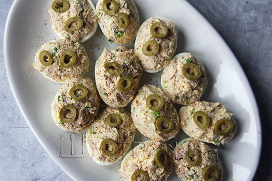 как приготовить фаршированные яйца с тунцом