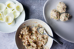 яйца, фаршированные тунцом, шаг 4