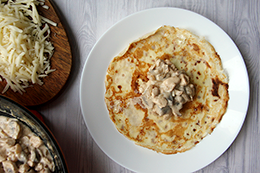 как приготовить мешочки из блинов с курицей и грибами, шаг 4
