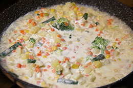 рецепт рыбы с овощами на одной сковороде, шаг 3